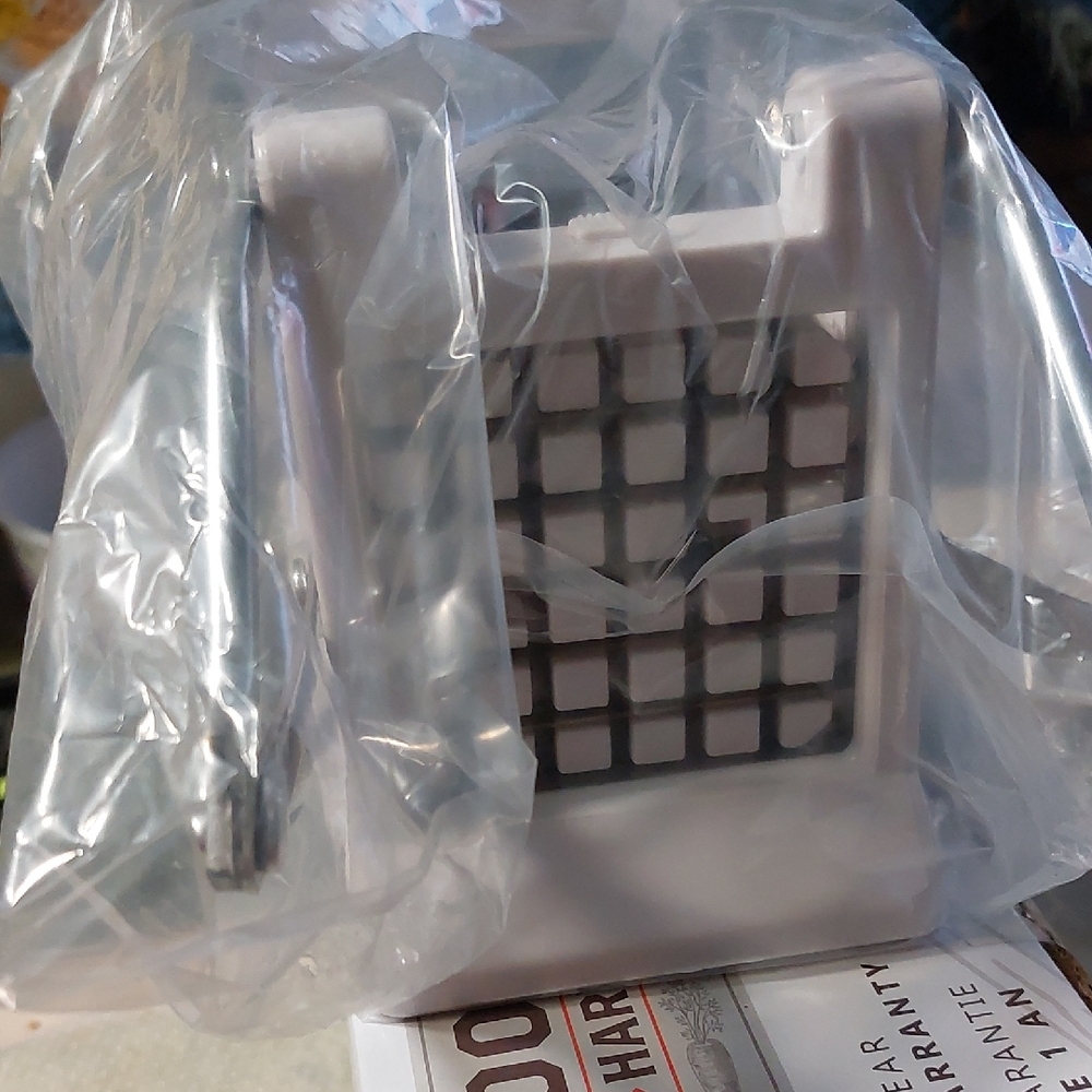 White Kitchen Tool for Effortless Fry Cutting - Picture 11 of 15